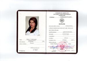 Tytuł mgr Kosmetologii  Uniwersytet Medycznym w Poznaniu.
